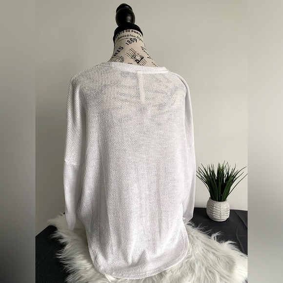 Aritzia The Group Babaton LS Light Knit top
SZ:S/M fits oversized - Picture 3 of 6